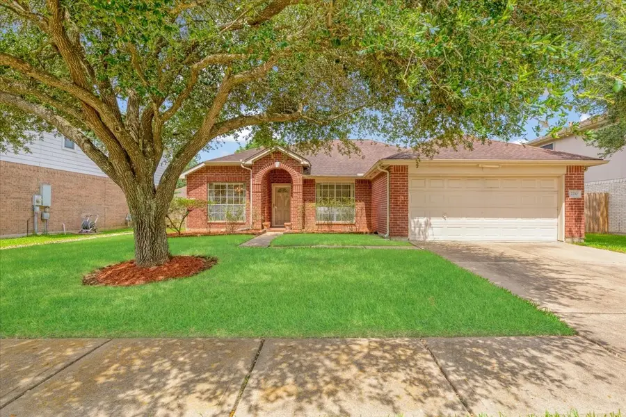 2210 Elm Forest Drive, Pearland, TX 77584 - Image #2
