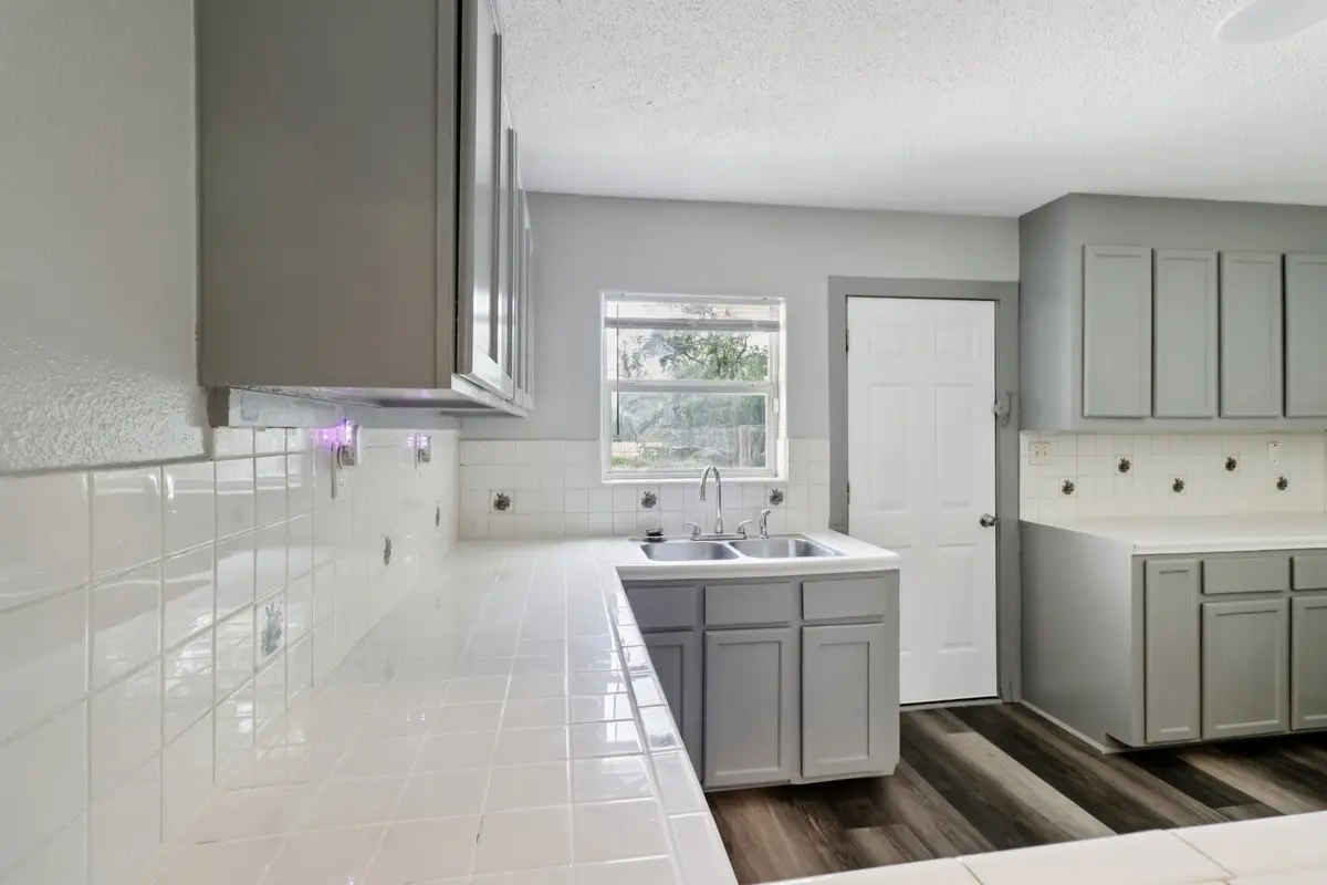 1915 Little Street, La Marque, TX 77568 - Image #1