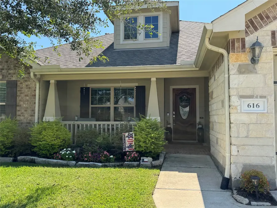 616 Dogwood Court, Sealy, TX 77474 - Image #2