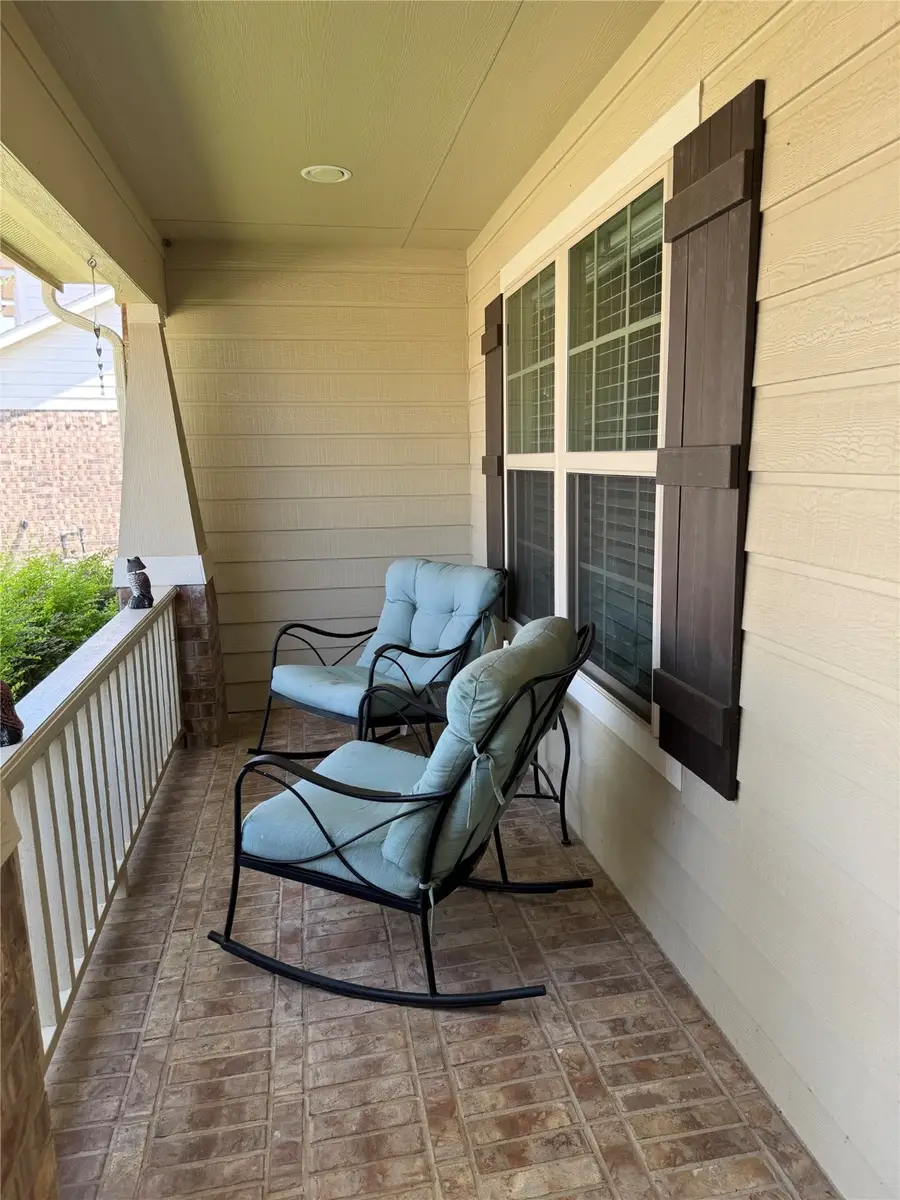 616 Dogwood Court, Sealy, TX 77474 - Image #3