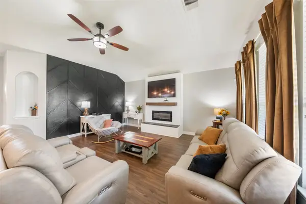 131 Piney Pathway, Magnolia, TX 77354