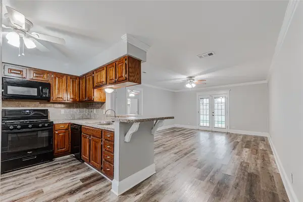 617 Dogwood Street, Lake Jackson, TX 77566