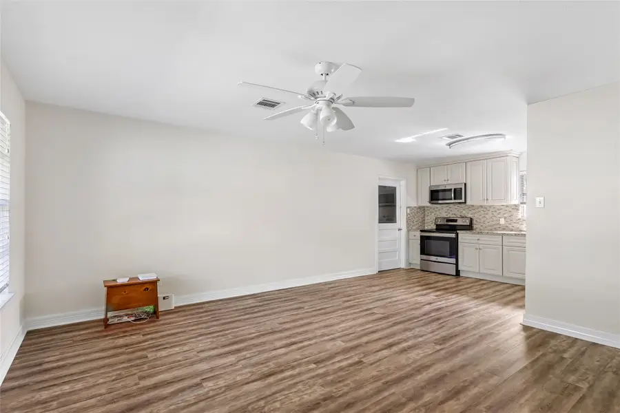 1109 Hampton Circle, Alvin, TX 77511 - Image #3