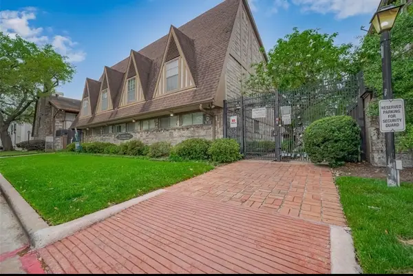 2574 Marilee Lane #18, Houston, TX 77057