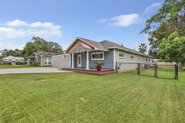 103 W Barrow Street, Dayton, TX 77535