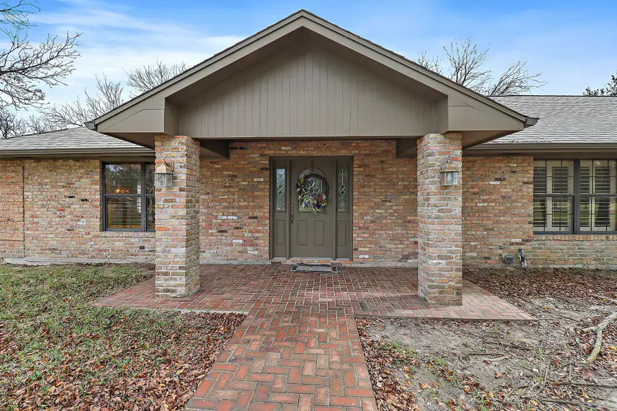15151 Lakeview Drive, Beach City, TX 77523 - Image #2