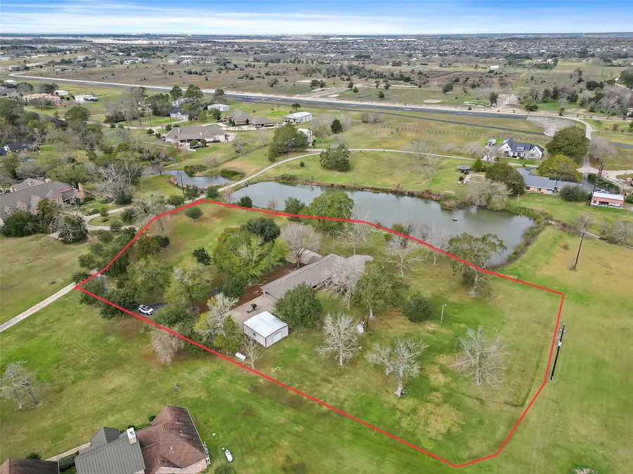 15151 Lakeview Drive, Beach City, TX 77523 - Image #3