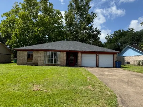 425 Countryside Drive, West Columbia, TX 77486