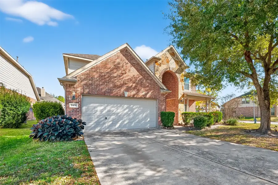 9439 Emerald Lakes Drive, Rosharon, TX 77583 - Image #2