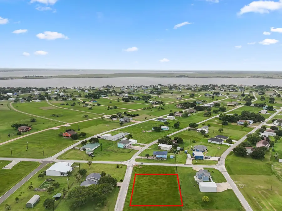 102 Calumet Drive, Palacios, TX 77465 - Image #2