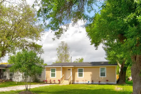 100 18th Avenue N, Texas City, TX 77590