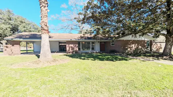 102 Pin Oak Lane, Liberty, TX 77575