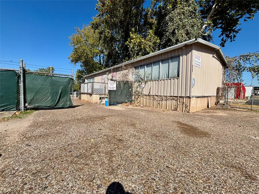 605 N Richmond Road, Wharton, TX 77488 - Image #2