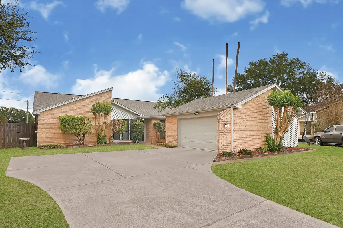 8726 Wildforest Drive, Houston, TX 77088 - Image #1