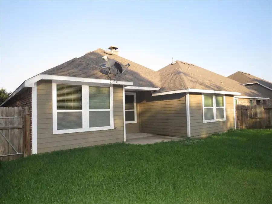 6623 Hunters Creek Lane, Baytown, TX 77521 - Image #2