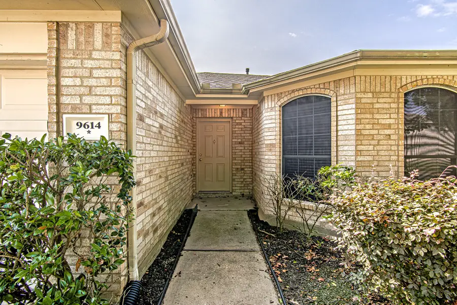 9614 Summer Laurel Lane, Houston, TX 77088 - Image #2