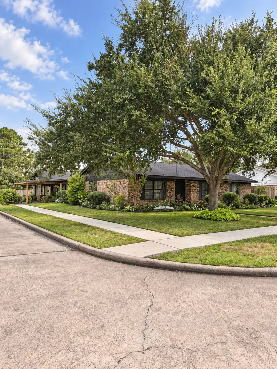 1907 N Rockisland Street, Angleton, TX 77515 - #2