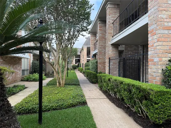 2224 S Piney Point Road #223, Houston, TX 77063