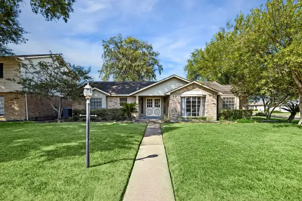 11302 Brighton Lane, Meadows Place, TX 77477