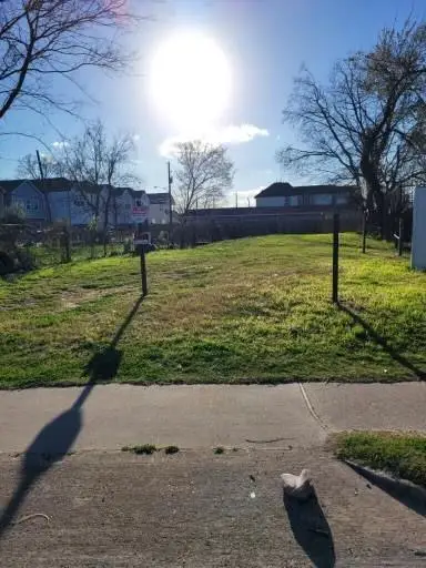 8013 N Main Street, Houston, TX 77022