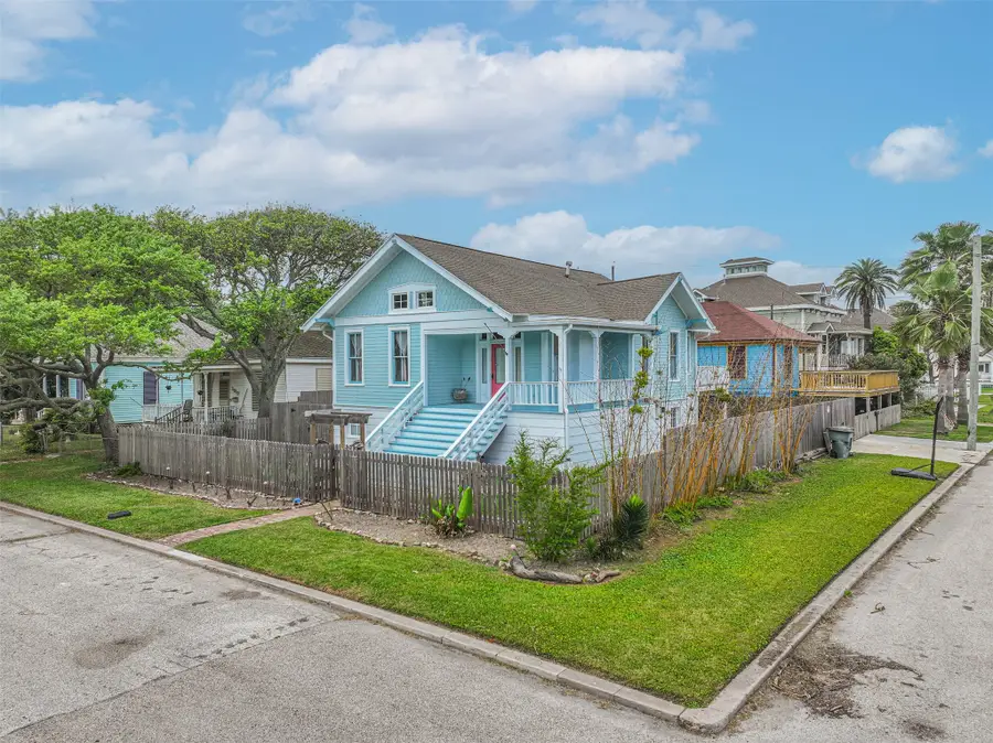 3002 Avenue Q 1/2, Galveston, TX 77550 - #2