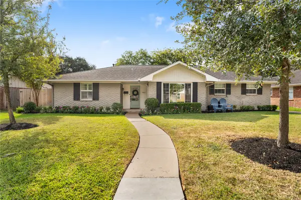 7607 Meadowglen Lane, Houston, TX 77063