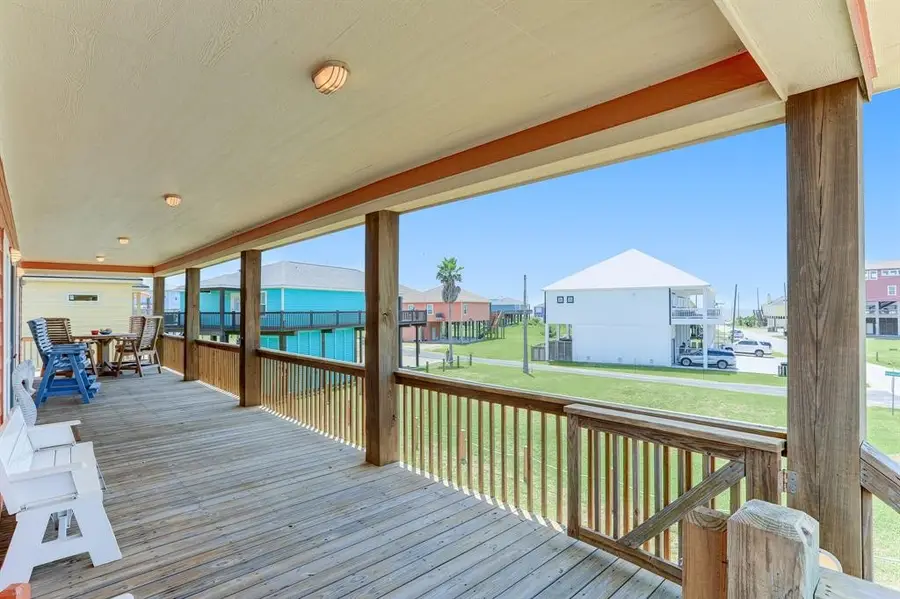 934 S Cove, Crystal Beach, TX 77650 - #3