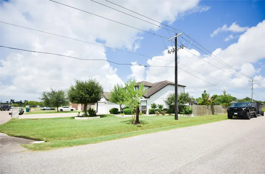 228 Taylor Circle, La Marque, TX 77568 - Image #2