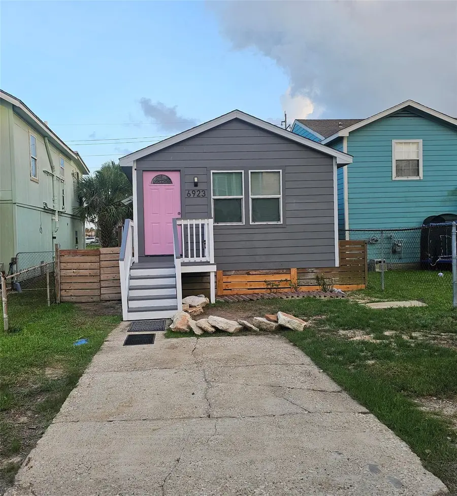 6923 Avenue P Avenue, Galveston, TX 77551 - Image #2
