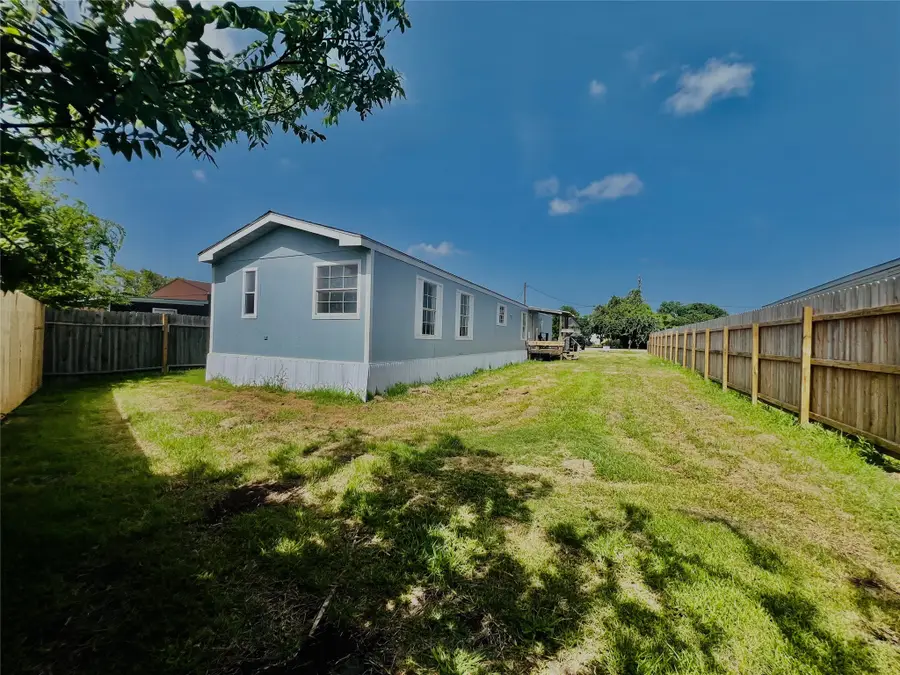 2525 Oyster Creek Bend, Oyster Creek, TX 77541 - Image #2