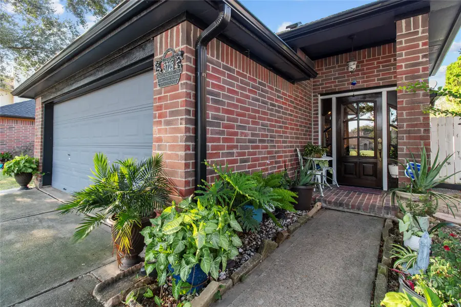 3725 Meadow Wood Drive, Pasadena, TX 77503 - Image #2