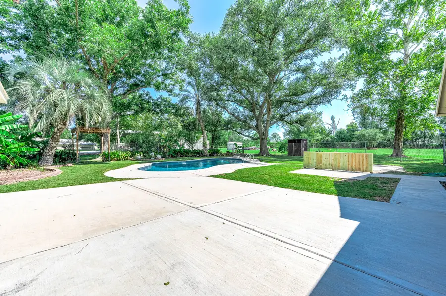 13725 W 6th Street, Santa Fe, TX 77517 - Image #2