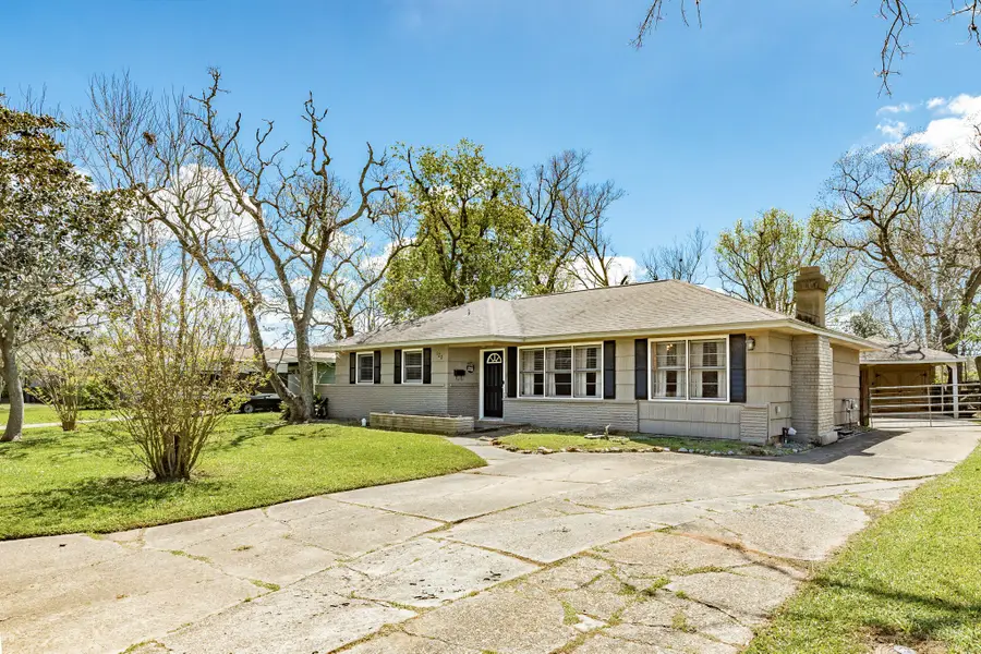 120 Palm Lane, Lake Jackson, TX 77566 - #2