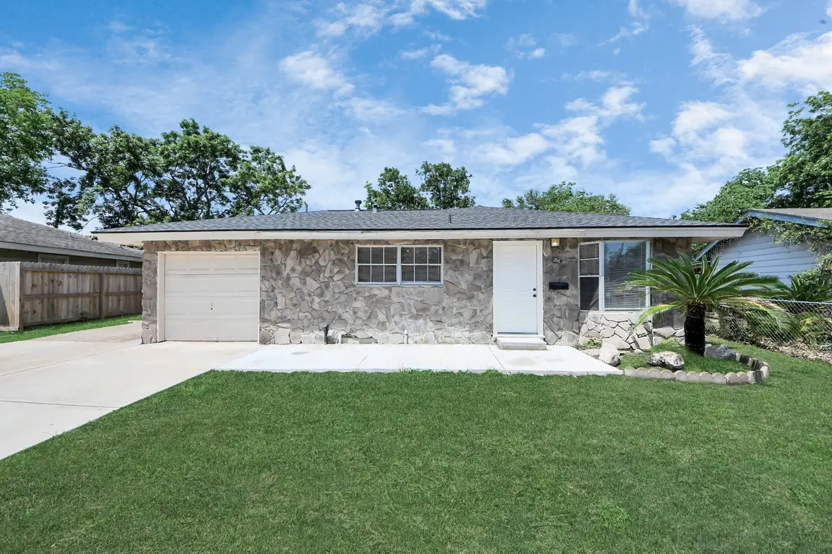2811 Wentworth Lane, Pasadena, TX 77506 - Image #1