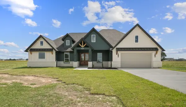 560 Quarter Horse Trail, Angleton, TX 77515