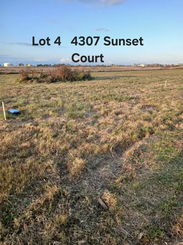 4307 Sunset Ct, Port Bolivar, TX 77650