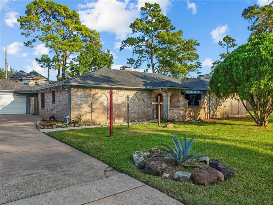 3727 Rau Drive, Dickinson, TX 77539 - Image #2