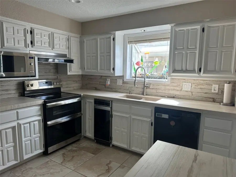 921 Marine Drive #106, Galveston, TX 77550 - Image #3