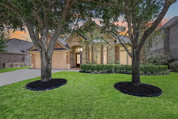 2427 Pioneer Oaks Drive, Fresno, TX 77545