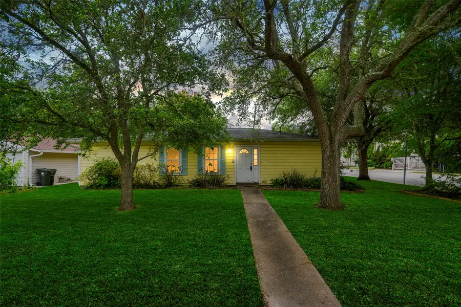 127 Marlin Avenue, Galveston, TX 77550 - #2