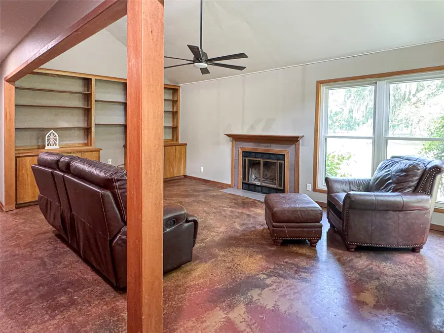 5610 County Road 823, West Columbia, TX 77486 - #2