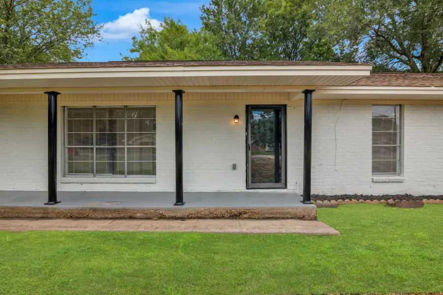 290 E Smith Street, Sour Lake, TX 77659 - Image #2