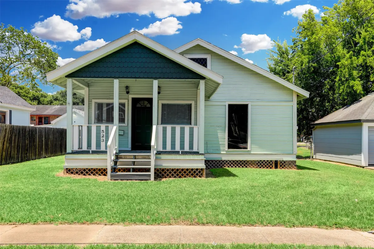 523 E Mulberry Street, Angleton, TX 77515 - #1