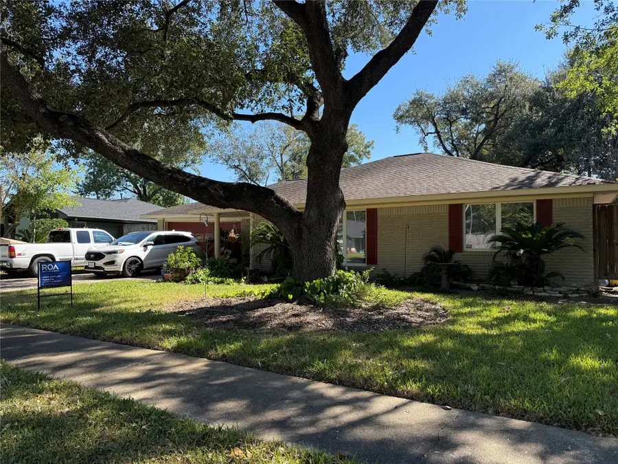 11127 Cedarhurst Drive, Houston, TX 77096 - Image #2