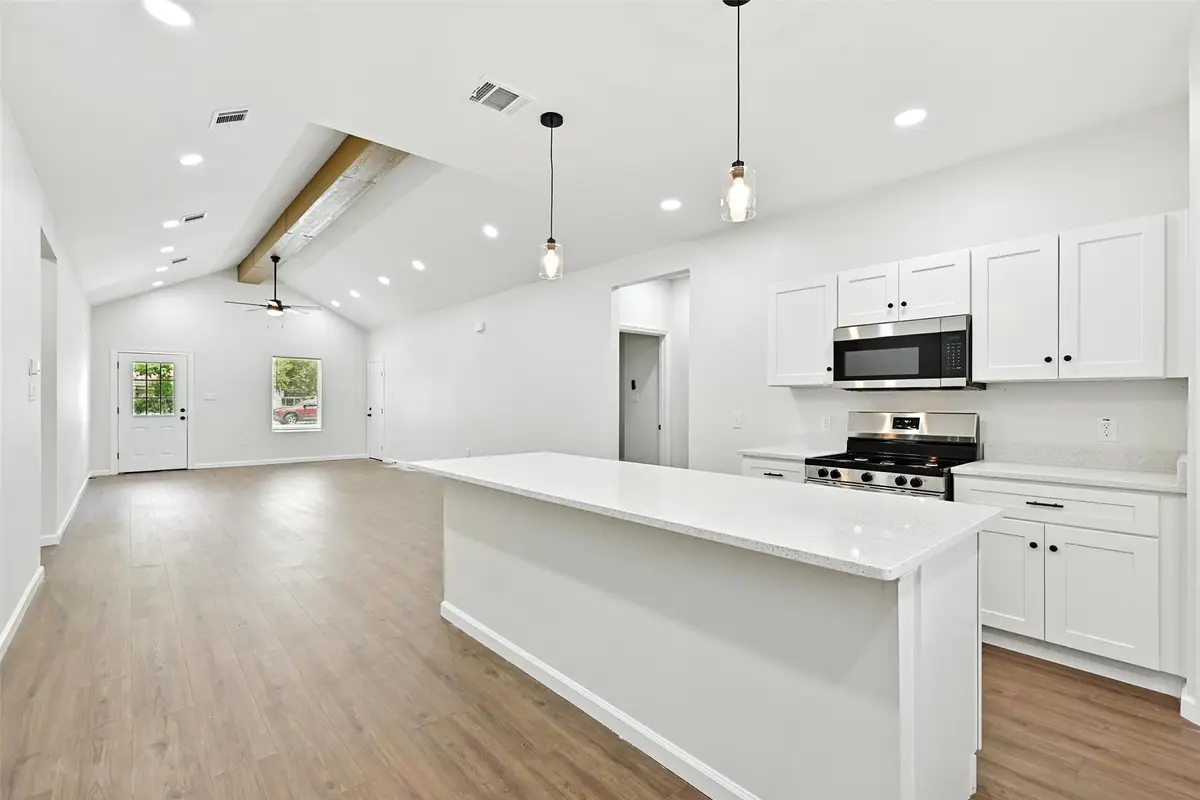 6105 Woodrow Street, Texas City, TX 77591 - Image #1