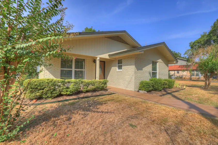 911 Mulberry Avenue, New Braunfels, TX 78130 - #2