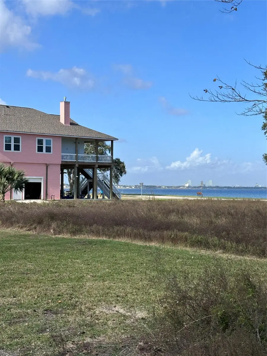 2 Shore Acres Circle, Shoreacres, TX 77571 - Image #3