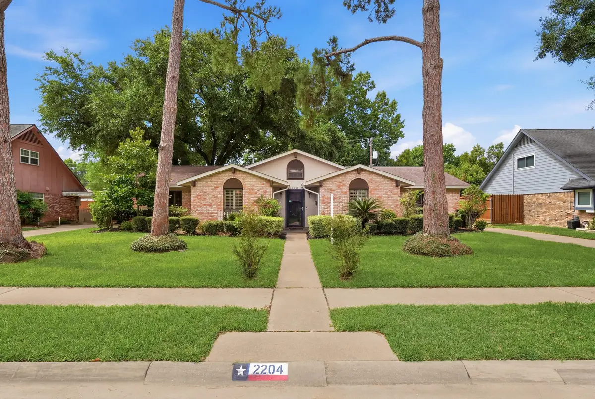 2204 S Memorial Court, Pasadena, TX 77502 - #1