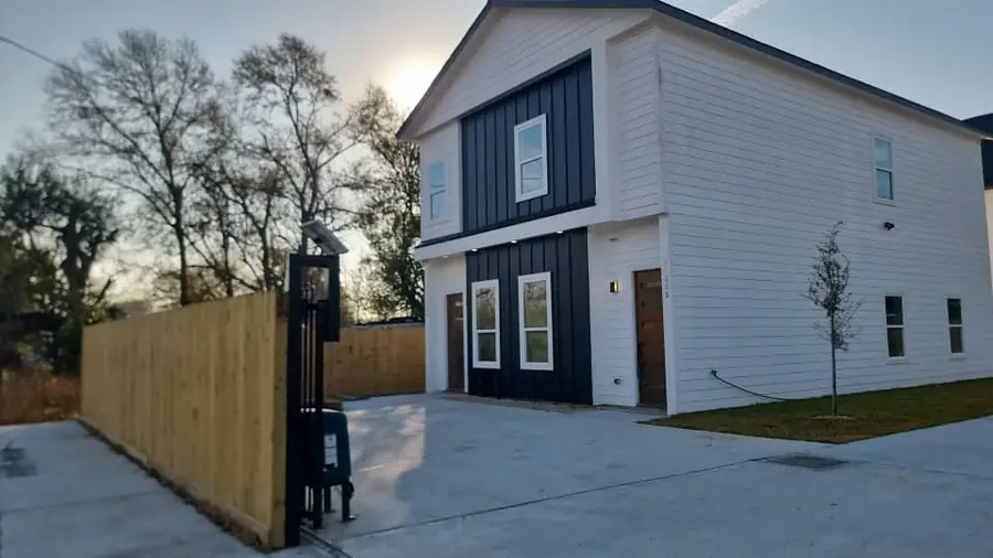 5130 Clover Street #A/B, Houston, TX 77033 - #2