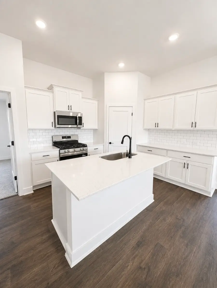 2230 W Post Oak Circle, Dayton, TX 77535 - #3